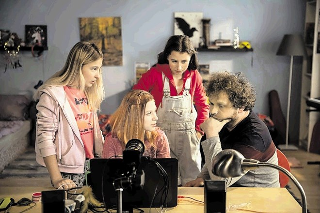 Igralke Sabina (Nicky), Anežka (Teeny) in Tereza (Mishka) so se z lažnimi profili na družbenih omrežjih deset dni...