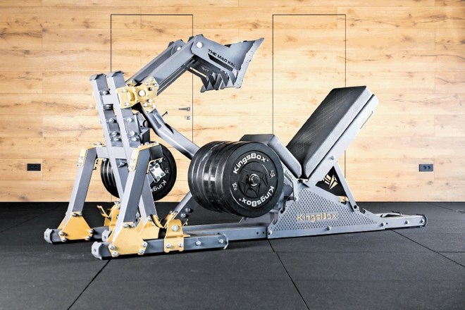 Denis Štajdohar je na smeri oblikovanje izdelkov oblikoval fitnes napravo za krepitev moči za blagovno znamko KingsBox.
