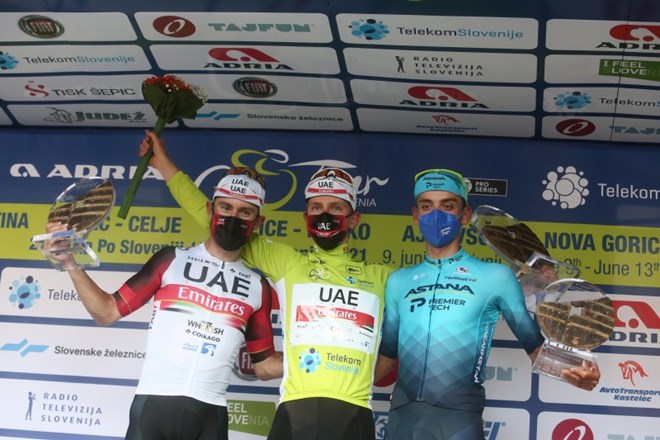 Najboljši trije na dirki Po Sloveniji. Zmagovalec Tadej Pogačar v sredini, drugi je bil njegov moštveni kolega pri UAE...