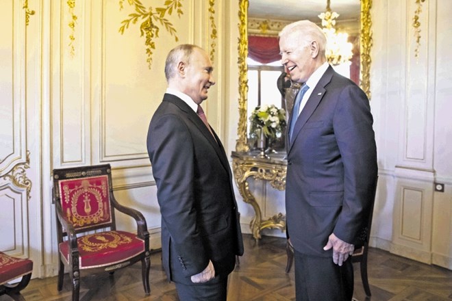 Prvo srečanje predsednikov Bidna in Putina je prineslo veliko protokolarnih nasmeškov, preboja pri najpomembnejših globalnih...