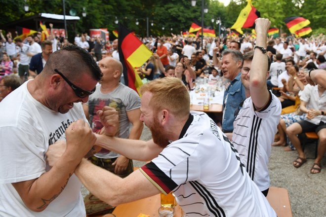 Veselje med nemškimi navijači.