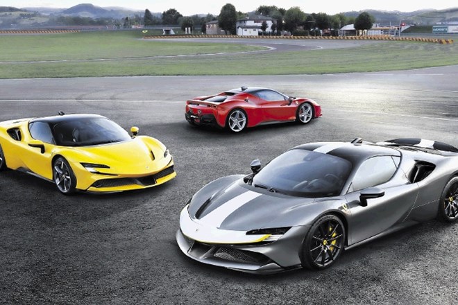 Ferrari je prvega priključnega hibrida, ki sliši na ime SF90 stradale, predstavil leta 2019. Njegov električni doseg je...