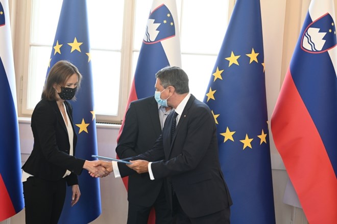 Odgovorna urednica STA Barbara Štrukelj, direktor STA Bojan Veselinovič in predsednik republike Borut Pahor.