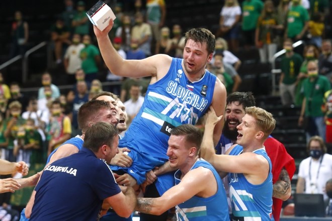 Tako kot je Luka Dončić ves turnir v Kaunasu »nosil« našo košarkarsko reprezentanco na poti na OI v Tokiu,  so soigralci, ki...