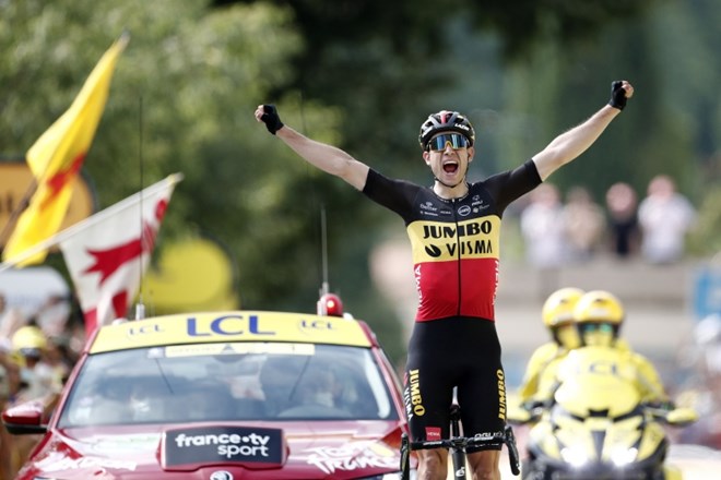 Belgijec Wout Van Aert se je veselil zmage na etapi s kar dvema vzponoma na mitski Mount Ventoux.