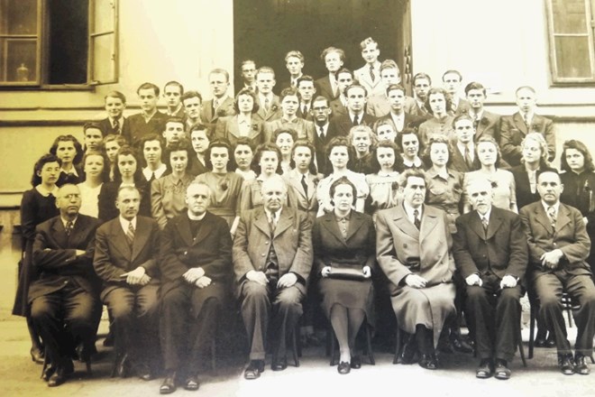Generacija Državne klasične gimnazije v Ljubljani, ki je 31. maja 1941 po večtedenski negotovosti vseeno uspešno zaključila...