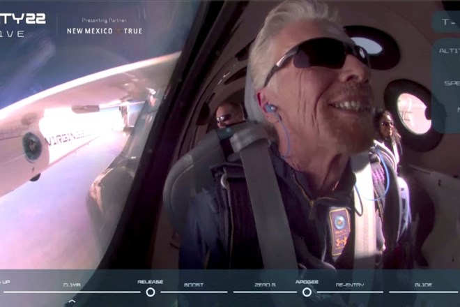 Britanski milijarder Branson poletel v vesolje 
