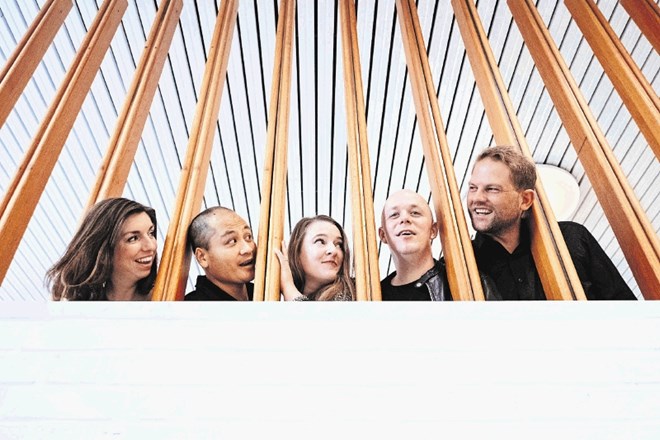 Danska a cappella pop skupina Postyr bo nastopila v nedeljo ob 21. uri na Kongresnem trgu, v primeru dežja pa v Gallusovi...