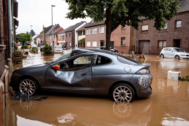#Foto #Video Več kot 100 mrtvih v poplavah v Nemčiji in Belgiji, prek 1000 ljudi še pogrešajo