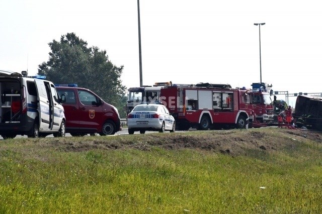 Deset mrtvih v nesreči avtobusa: šofer zaspal za volanom, preživeli poročajo o grozljivih krikih