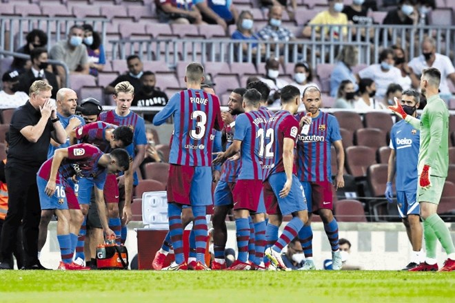 Vodstvo Barcelone pričakuje, da bodo igralci pristali na dogovor o znižanju plač.