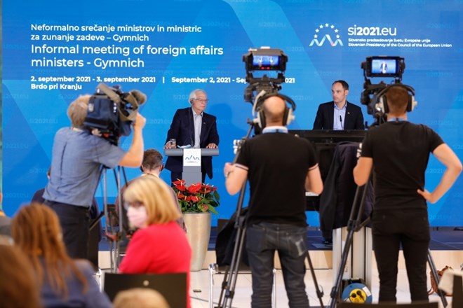 Podpredsednik Evropske komisije Josep Borrell in slovenski zunanji minister dr. Anže Logar na tiskovni konferenci po...