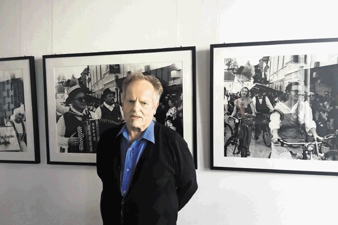 Dušan Letnar med serijo črno-belih fotografij, ki so nastale leta 2018, ko je Kamnik zadnjič gostil mimohod narodnih noš.