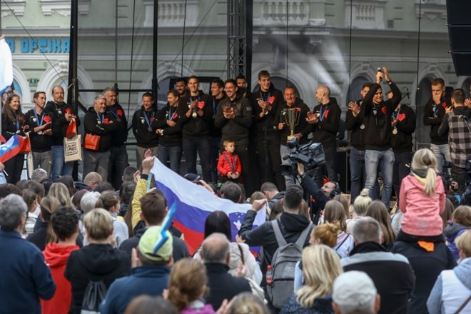 Na Kongresnem trgu v Ljubljani je potekal sprejem slovenske moške odbojkarske reprezentance, ki se je v jutranjih urah...