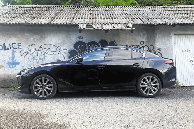 Mazda3 SDN skyactiv-X 186 GT plus: Verjetno eden zadnjih primerkov svoje vrste