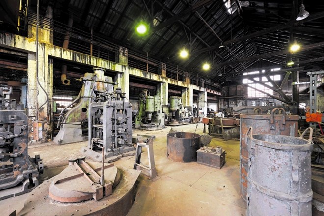 Razstava Mati fabrika – Železarna Ravne je v Štauhariji ali krčilni kovačnici nekdanje Železarne Ravne in pripoveduje o...