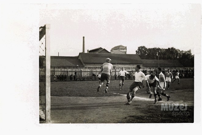 Ljubljanski veliki derbi med Ilirijo in Primorjem na stadionu Ilirije v Šiški leta 1931