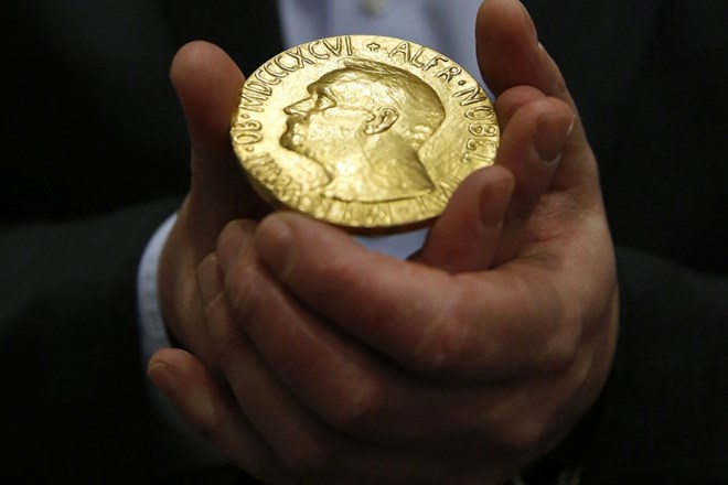 Nobelovo nagrado za mir podeljuje petčlanska komisija, ki jo imenuje norveški parlament, medtem ko ostale Nobelove nagrade...