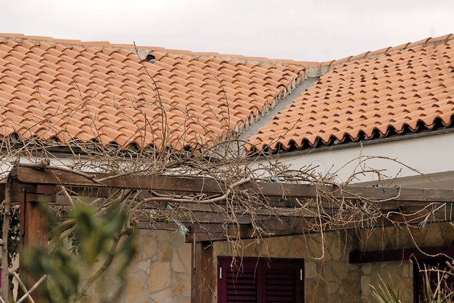 Na primorskih strehah je najbolj razširjena uporaba opečnatih korcev z dvojnim prekrivanjem. dokumentacija Dnevnika