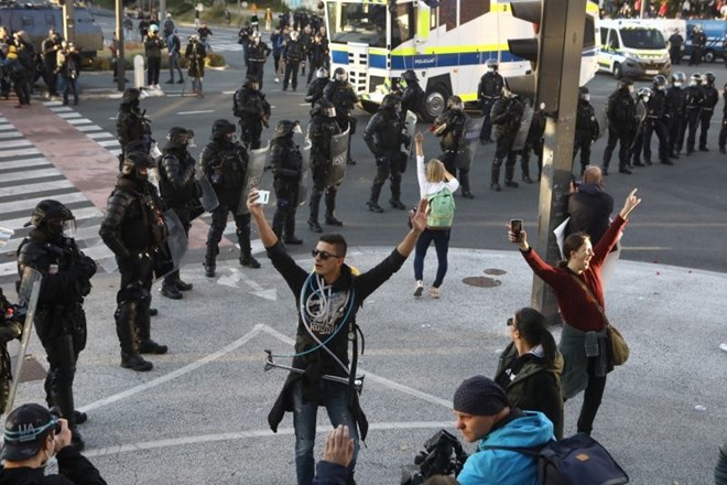 #foto Policija manj agresivna, Stevanović skoraj neopazen