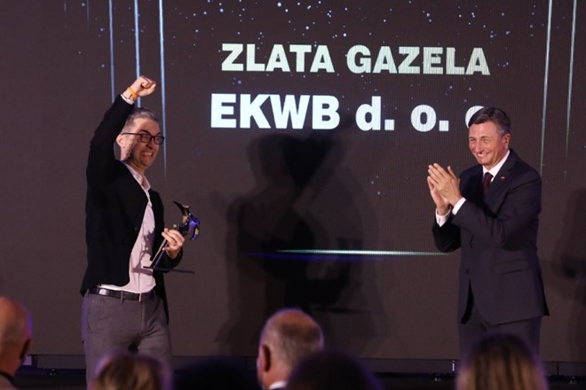 Predstavnikom zmagovalnih podjetij je kipce izročil predsednik RS Borut Pahor.