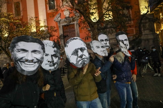 #foto Petkovi protestniki tokrat predstavili »predvolilno kampanjo ljudstva«