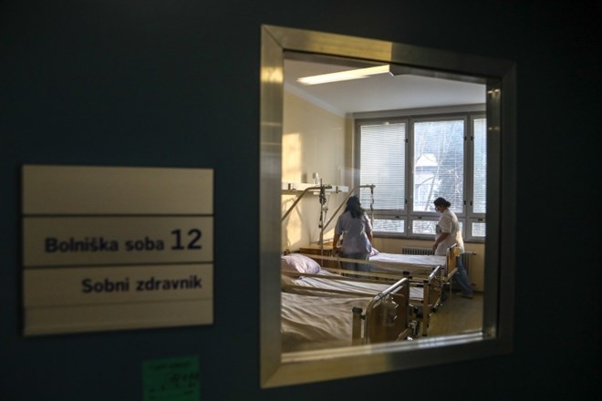 V prvi fazi bodo v Bolnišnici dr. Petra Držaja zagotovili 37 postelj za covidne bolnike, ki jih bodo polnili postopoma do...