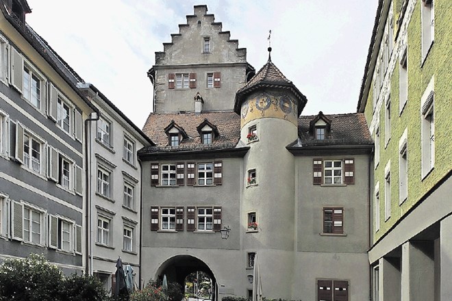 Ena od dvojih še ohranjenih mestnih vrat v obzidju Feldkircha