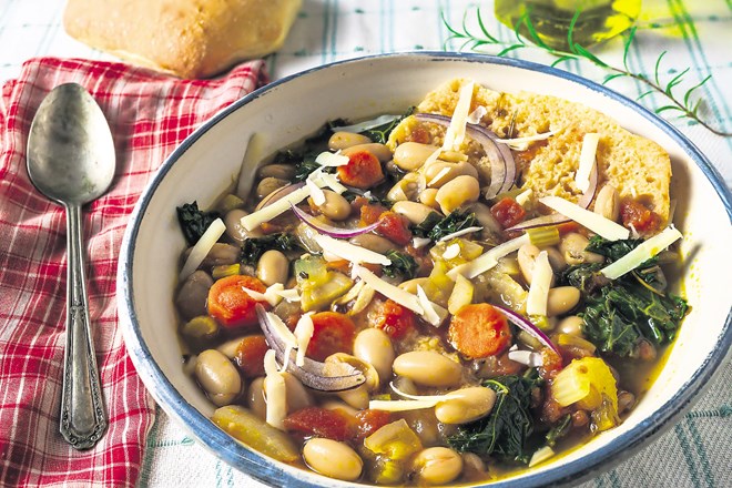 #NedeljskoKosilo Toskanska počasna gosta juha: Z ribollito bo kosilo čudovito