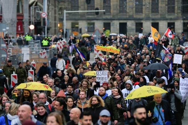 Protestniki v Amsterdamu.