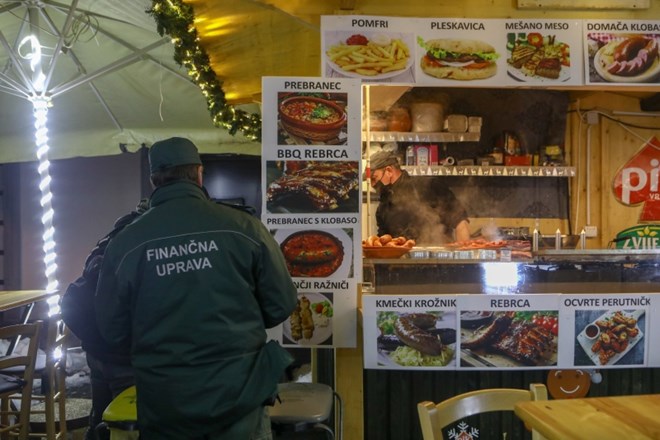 #foto: Inšpektorji zaprli stojnice na Pogačarjevem trgu