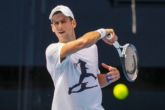 Srbski teniški zvezdnik Novak Đoković je danes vnovič treniral na igriščih v Melbourne Parku.