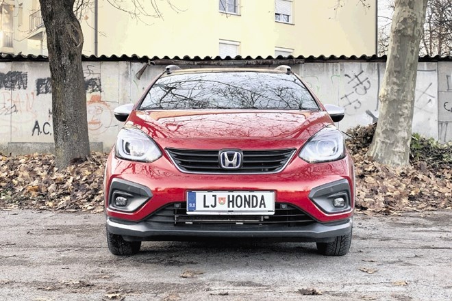 Honda crosstar in hyundai bayon: Različni stopnji “rezanja popkovine”