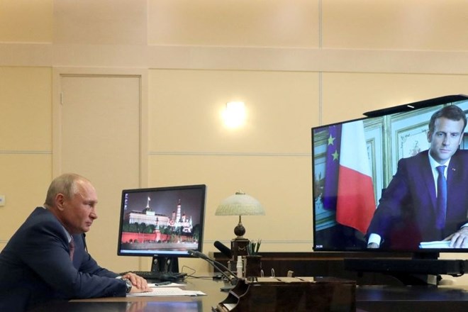 Ruski predsednik Vladimir Putin in francoski predsednik Emmanuel Macron sta danes v telefonskem pogovoru razpravljala o...