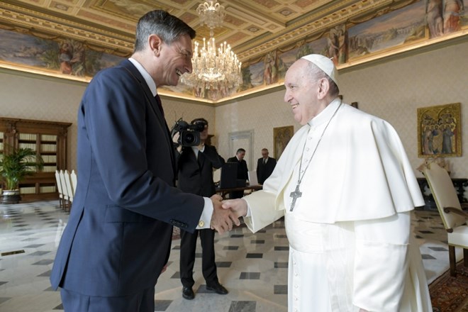 Predsednik Pahor je bil v ponedeljek na uradnem obisku v Vatikanu pri papežu Frančišku , ki je bil namenjen predvsem...