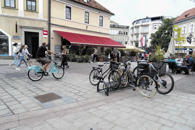 V Kranju bi z gradnjo prvega parkirišča »parkiraj in prestopi« na Zlatem polju radi vsakodnevne obiskovalce gorenjske...