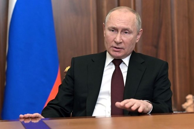 Zgornji dom ruskega parlamenta je danes predsedniku Vladimirju Putinu odobril napotitev ruske vojske zunaj države za podporo...
