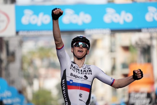 Matej Mohorič zmagal na kolesarski dirki Milano - Sanremo