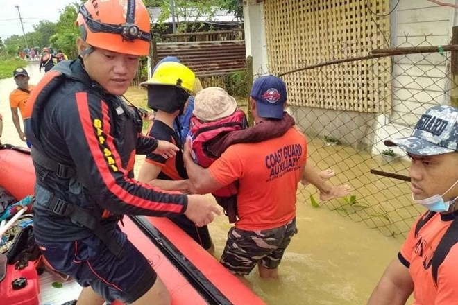 Na Filipinih narašča število smrtnih žrtev poplav in plazov