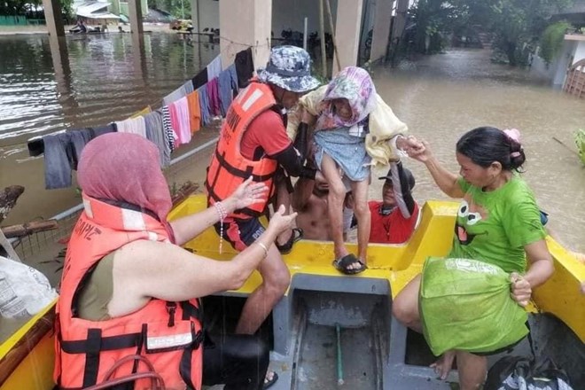 Na Filipinih narašča število smrtnih žrtev poplav in plazov