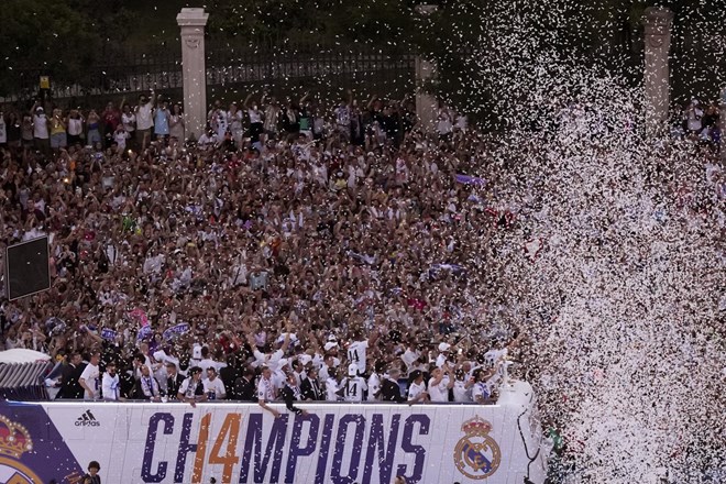 #foto Velika množica proslavila Realovo evropsko zvezdico v Madridu