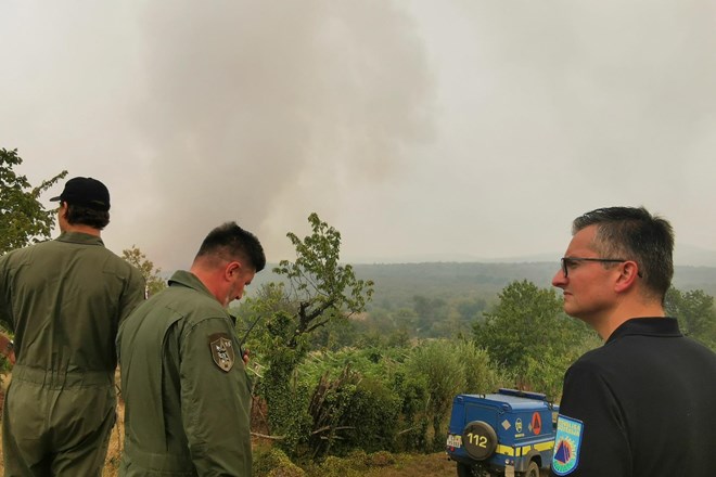 Divjanje požara na Krasu: pred gasilci pestra noč, evakuirani prebivalci so se vrnili domov