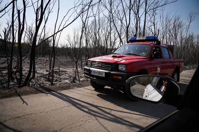 #foto #video Tudi ponoči bo požar gasilo več kot tisoč gasilcev, romunski letali bodo uporabili, ko bodo razmere dopuščale