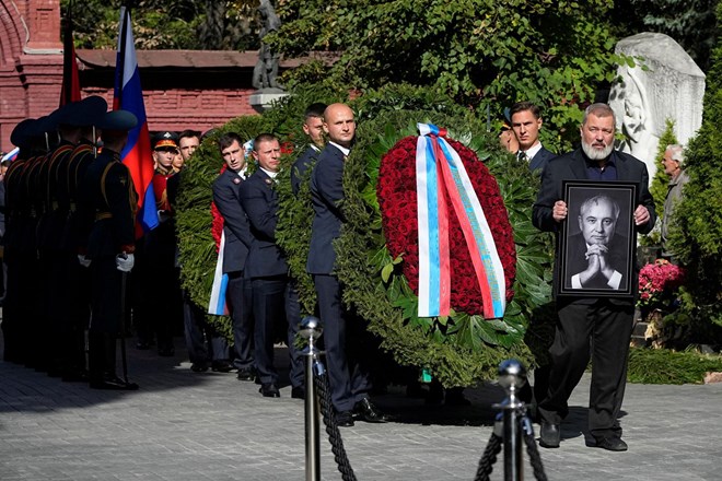#foto V Moskvi pokopali Gorbačova