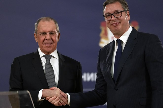Vučić vse težje sedi na evropskem in ruskem stolu hkrati