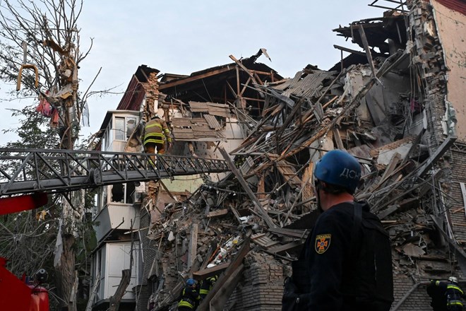 #foto V raketnem napadu v Zaporožiju najmanj dve žrtvi