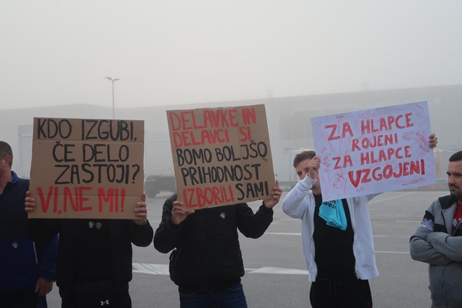 #foto Zaposleni v Tušu na protestnem shodu zahtevali višje plače