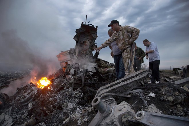 Trojici dosmrtna ječa zaradi raketiranja potniškega letala