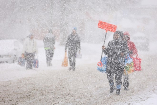 #foto #video Snežni metež ohromil del ZDA, ponekod padlo več kot meter in pol snega