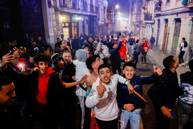 #foto: Zgodovinsko slavje v Maroku in na ulicah Španije